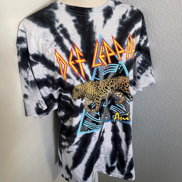 Def Leppard Tops - DefLeppard Band Graphic TeeShirt  size M